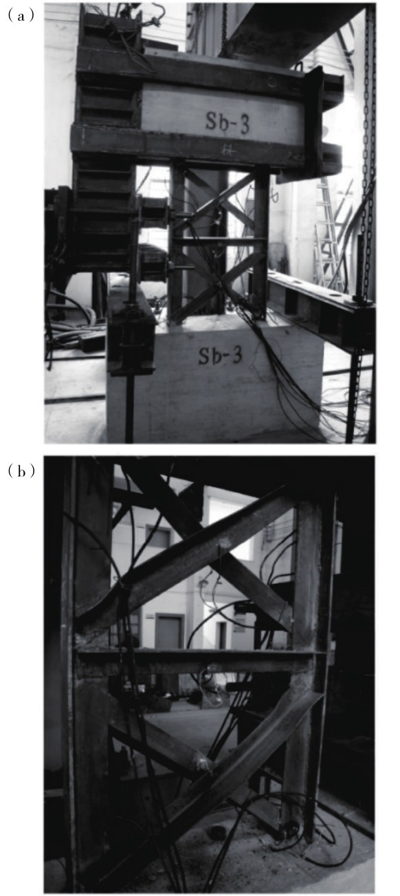 图5 新型钢桁架连梁[20] （a）试验装置；（b）结构破坏模型Fig. 5 (a) Test device and (b) structural failure model of novel type of steel truss coupling beam[20].